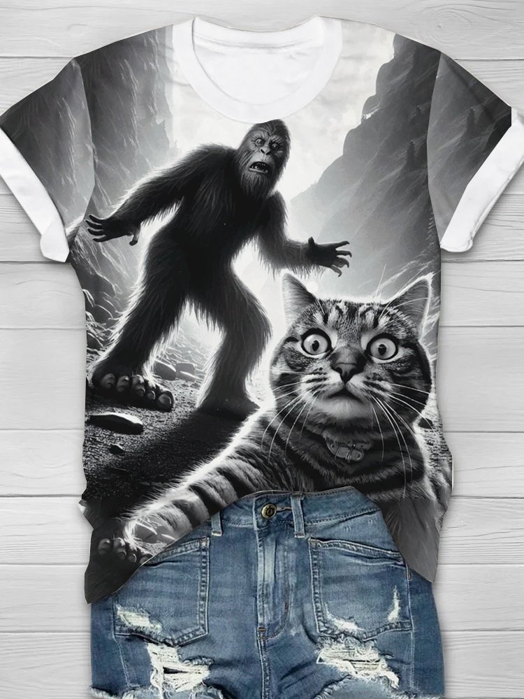 Bigfoot VS Bombs  Cat T-shirt